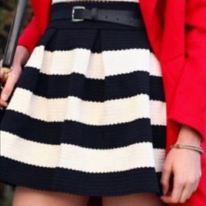 Ginger G-black and white mini skirt size Medium